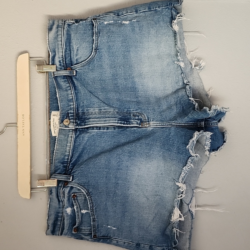 Abercrombie & Fitch The Mom Short High Rise
